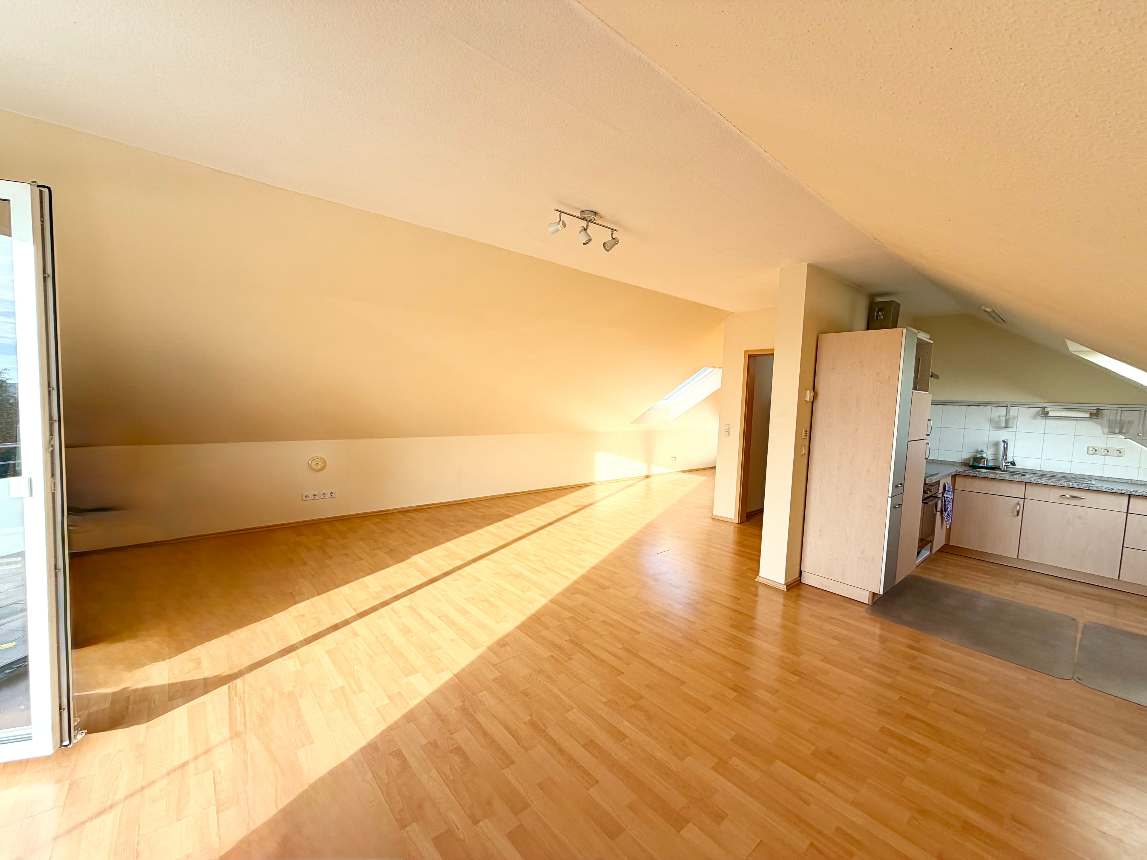 +Hell belichtete Büro- & Praxisfläche in Vaihingen a. d. Enz Horrheim+